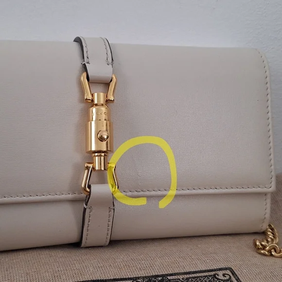 Gucci White Leather Chain Bag - Picture 7 of 7